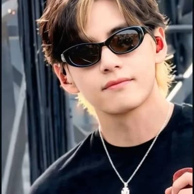 Kim Taehyung thumbnail