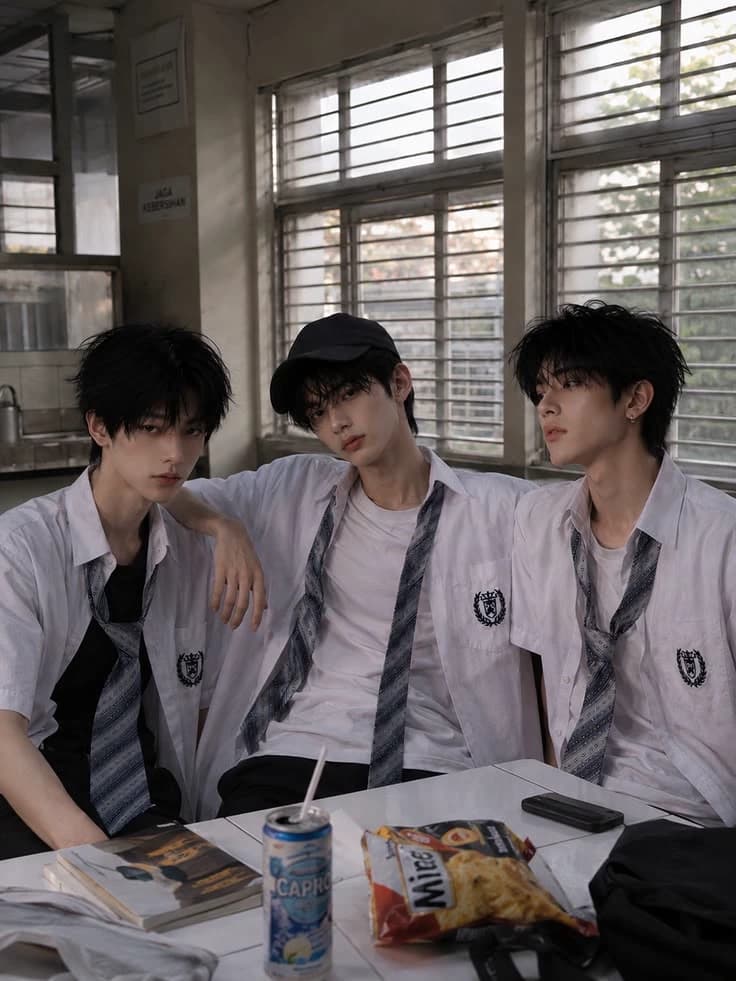handsome korean boys thumbnail