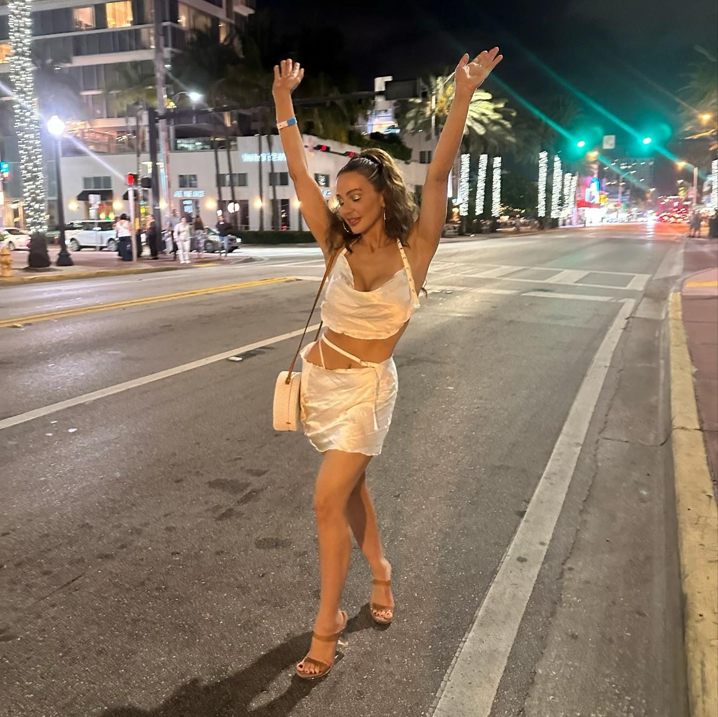 Abigail Mac 🌴 thumbnail