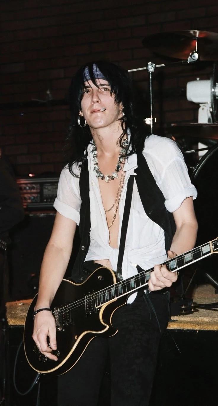Izzy Stradlin thumbnail