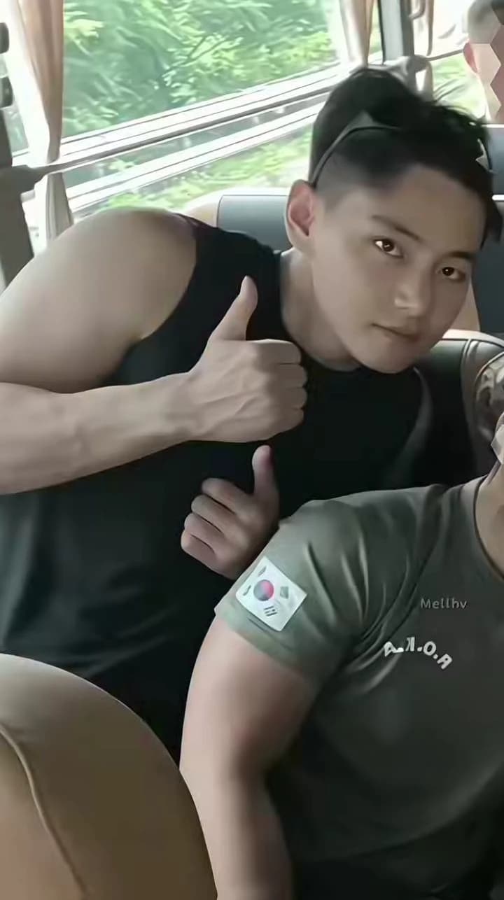 Kim Taehyung here first thumbnail