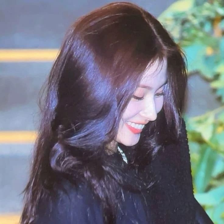 minatozaki sana (lesbian) thumbnail