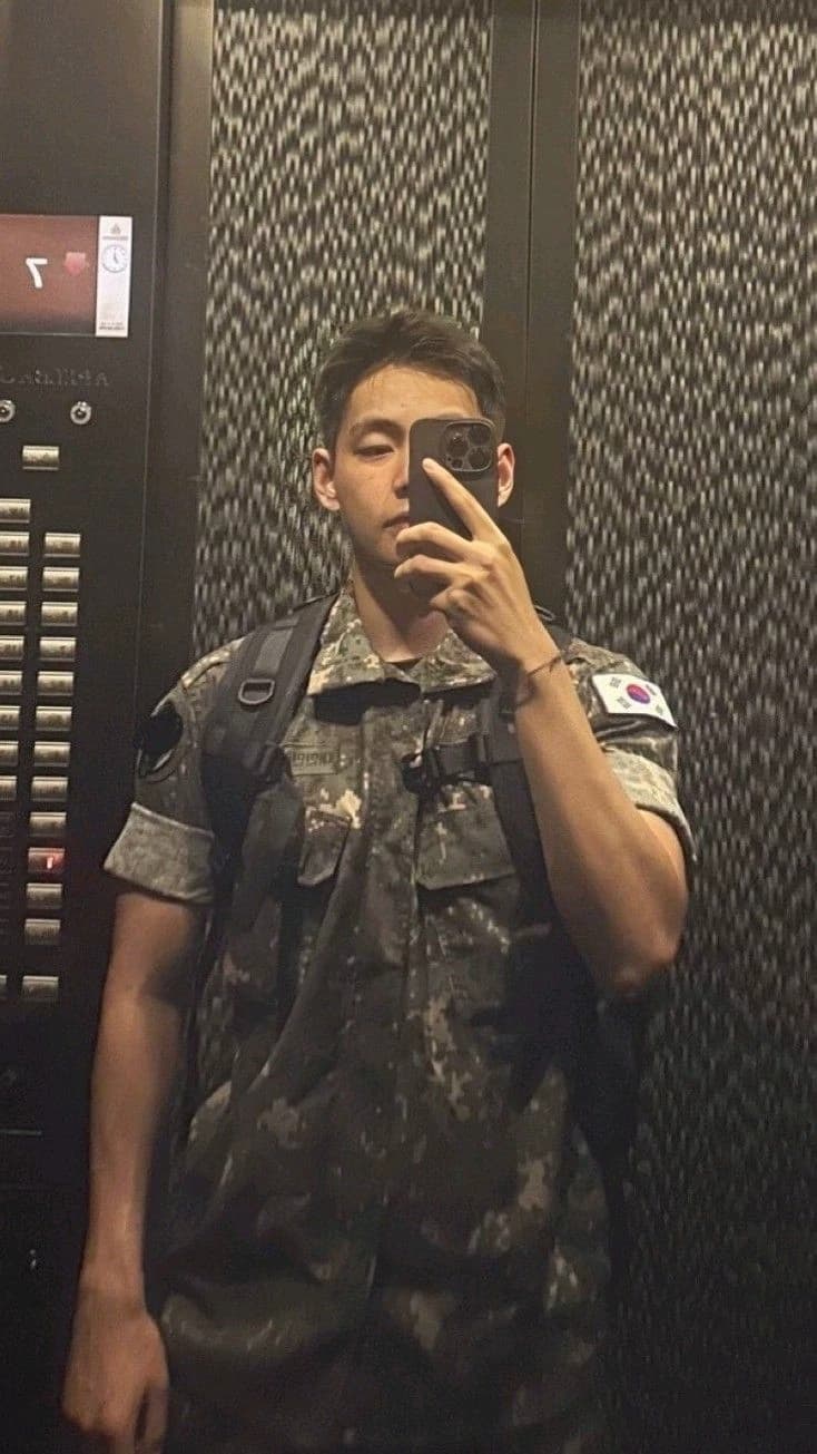 Kim taehyung thumbnail