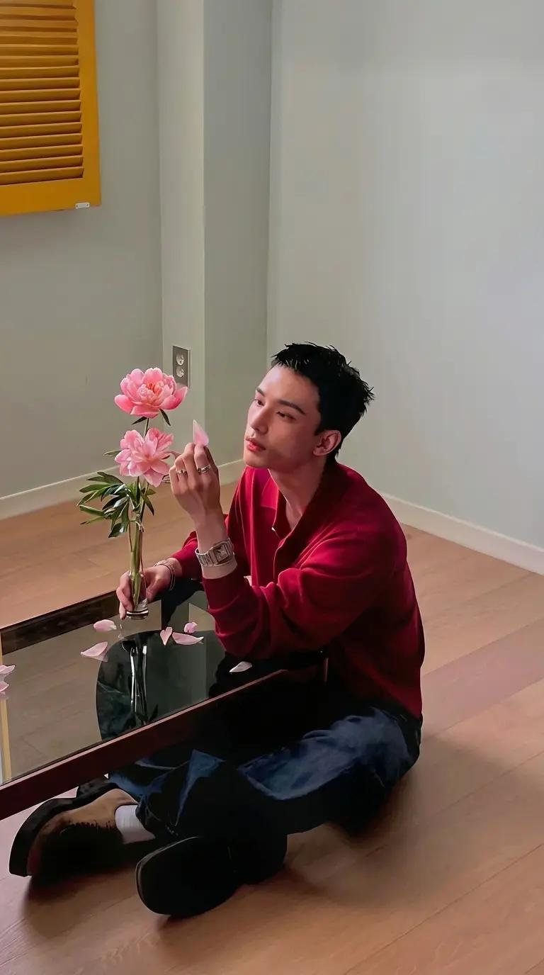 Hwang Hyunjin thumbnail