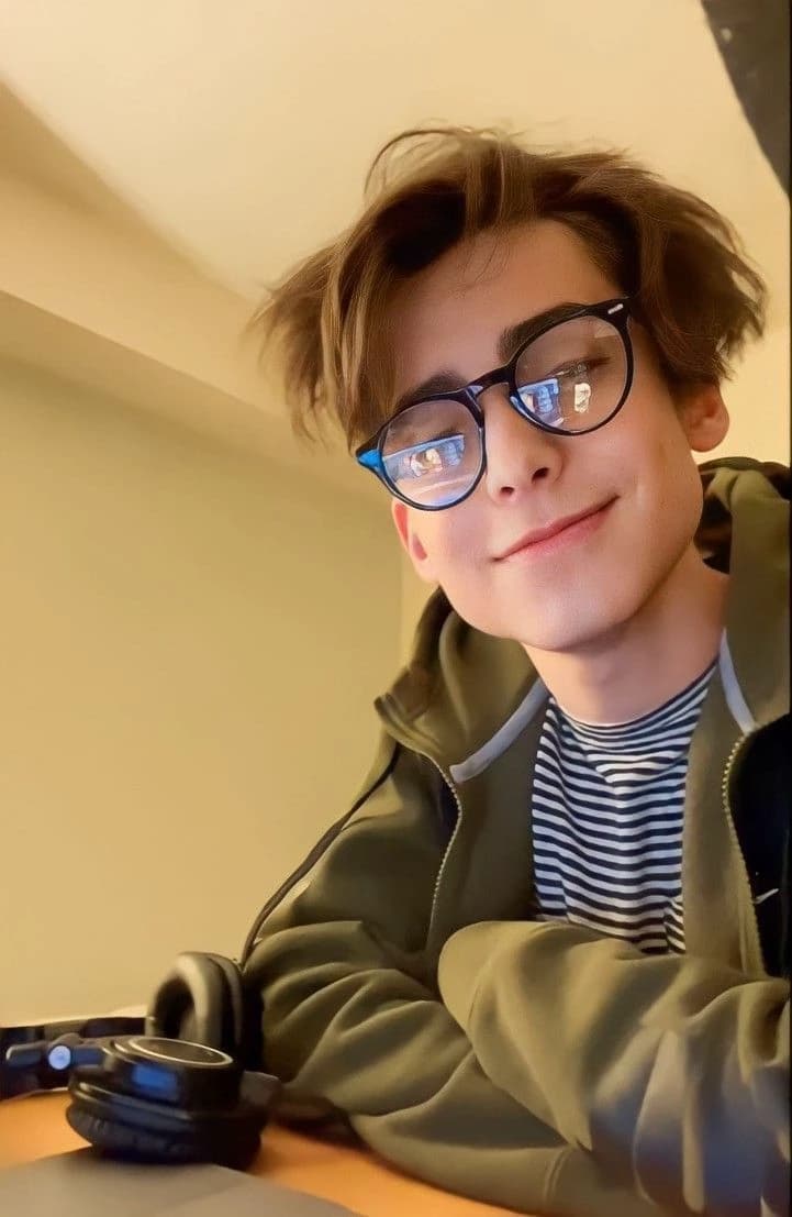 Aidan Gallagher  thumbnail
