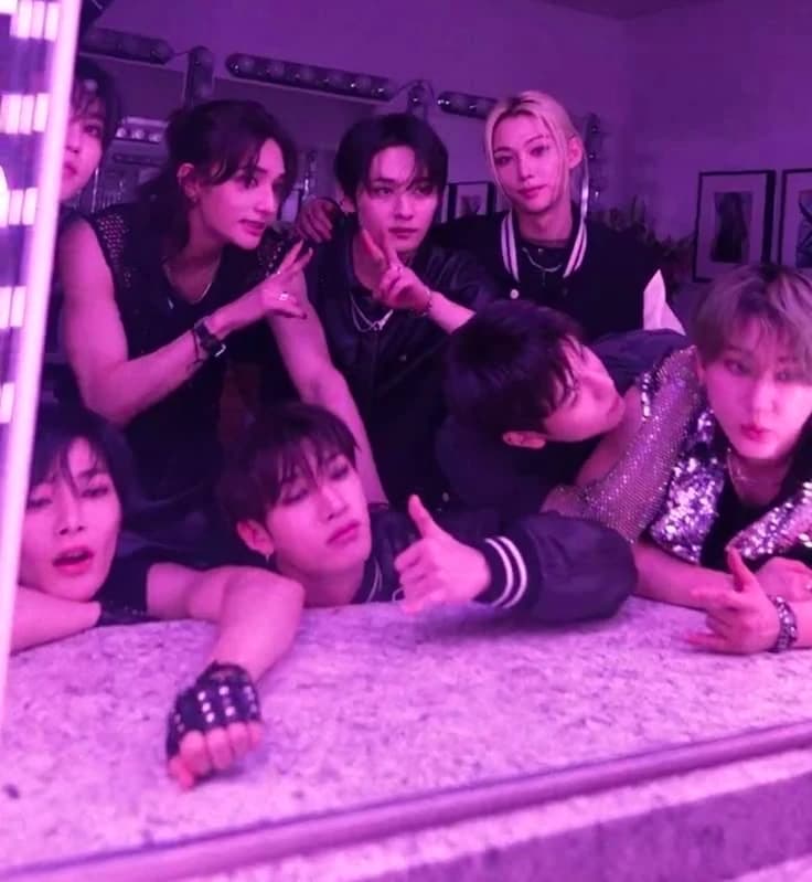 Stray kids thumbnail