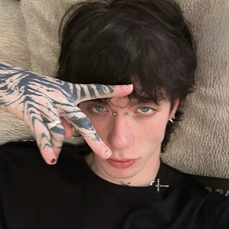 Alex/El enemigo de tú hermano  thumbnail