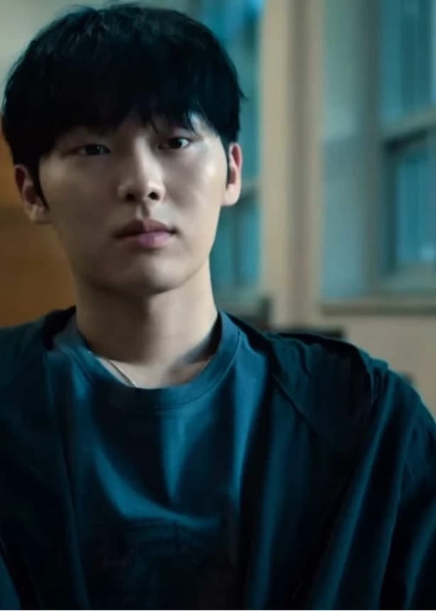 Lee kang thumbnail