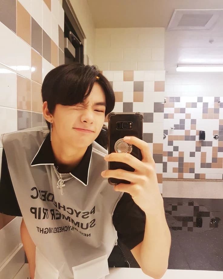 Hyunjin thumbnail