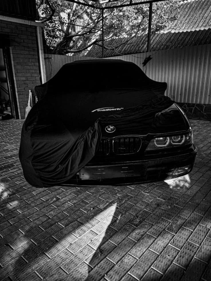 BMW M5 thumbnail