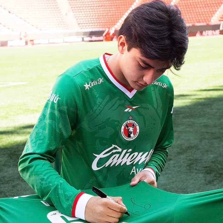 Gilberto Mora thumbnail