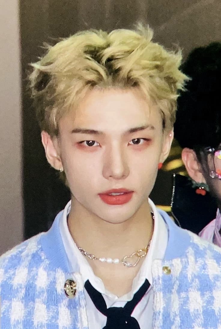 Hwang Hyunjin  thumbnail