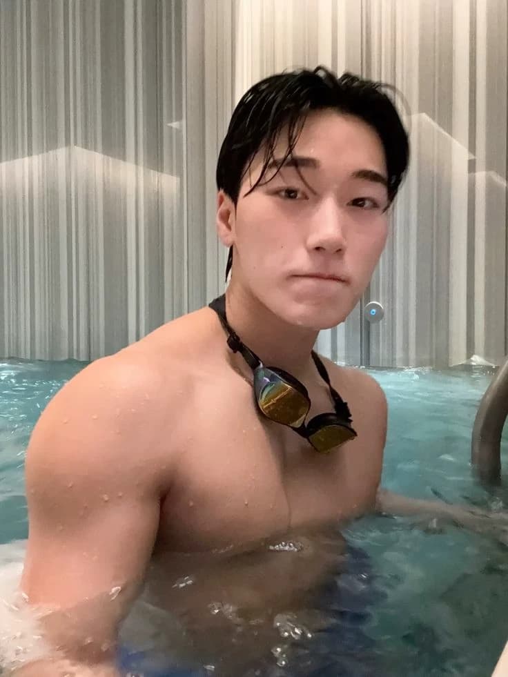 Choi San thumbnail