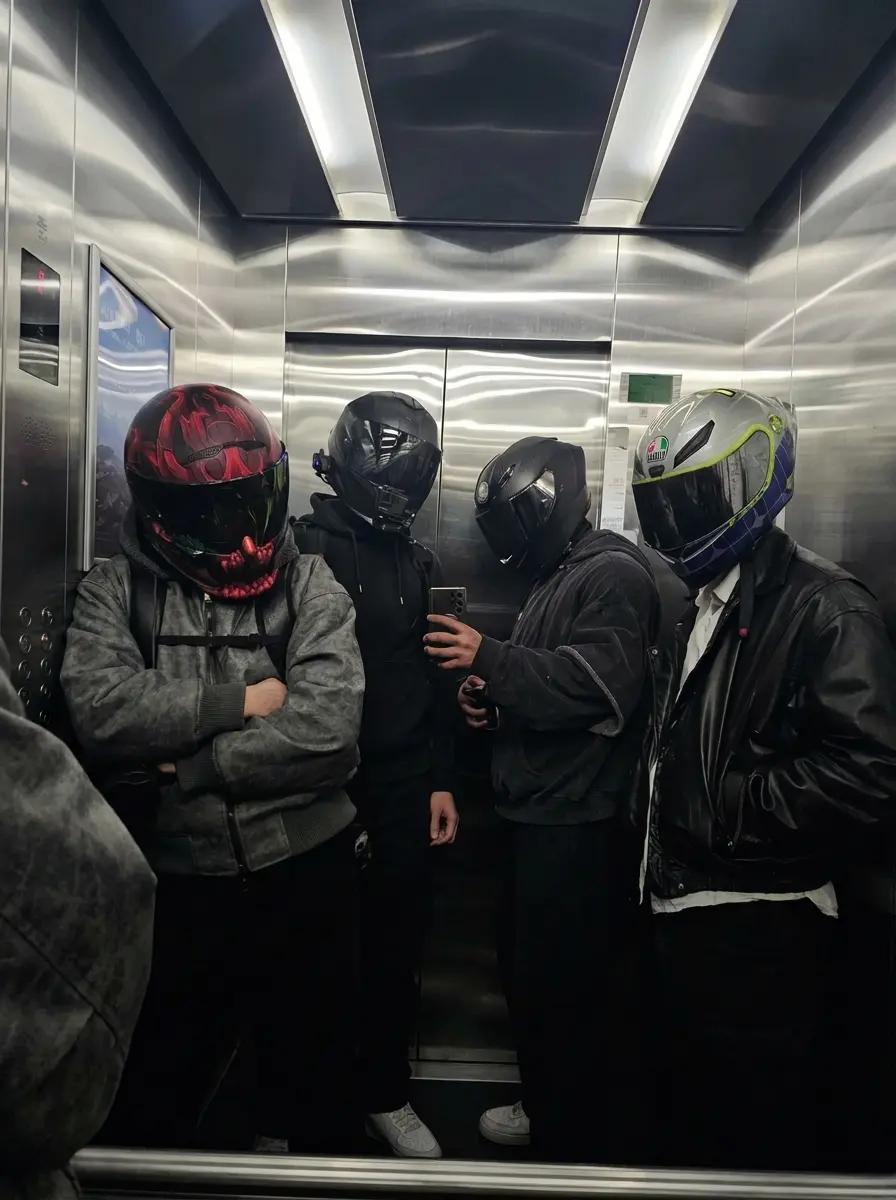 4 bikers thumbnail