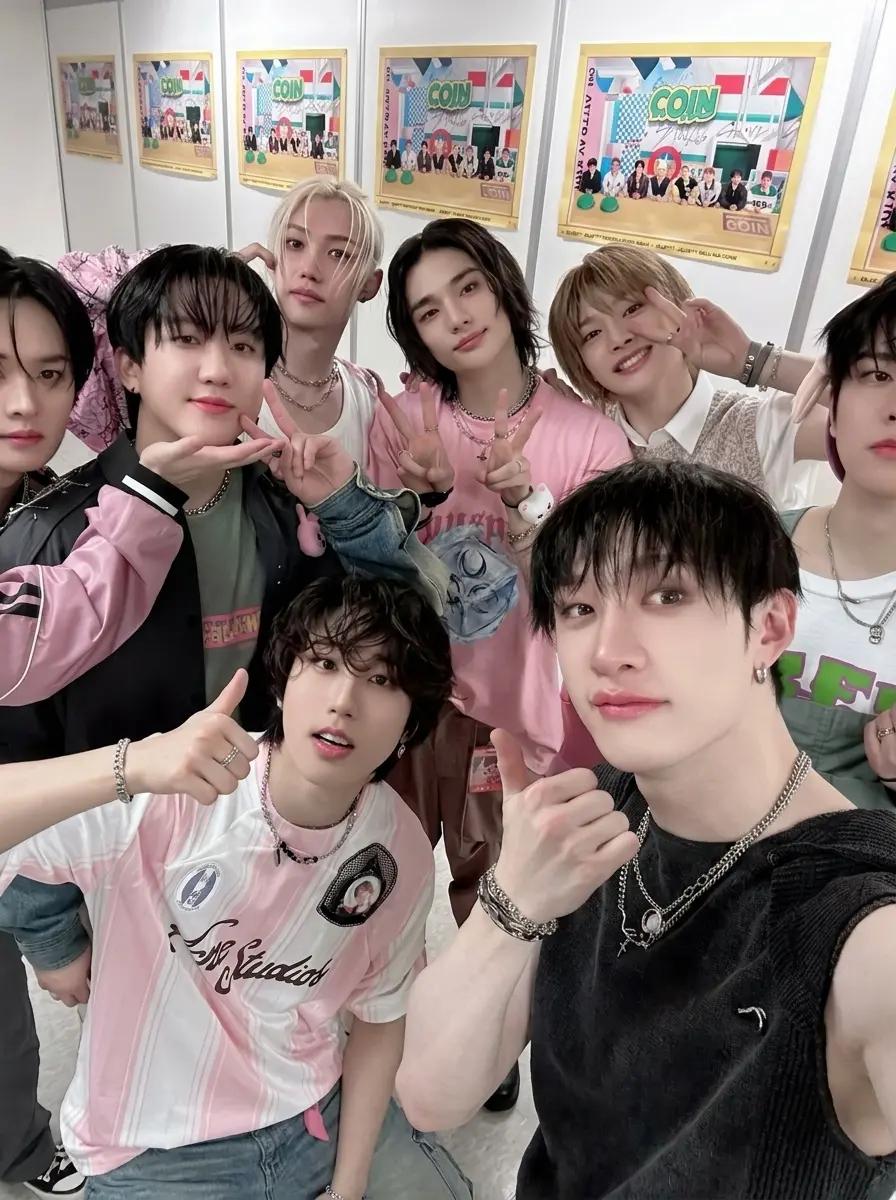 Stray kids thumbnail
