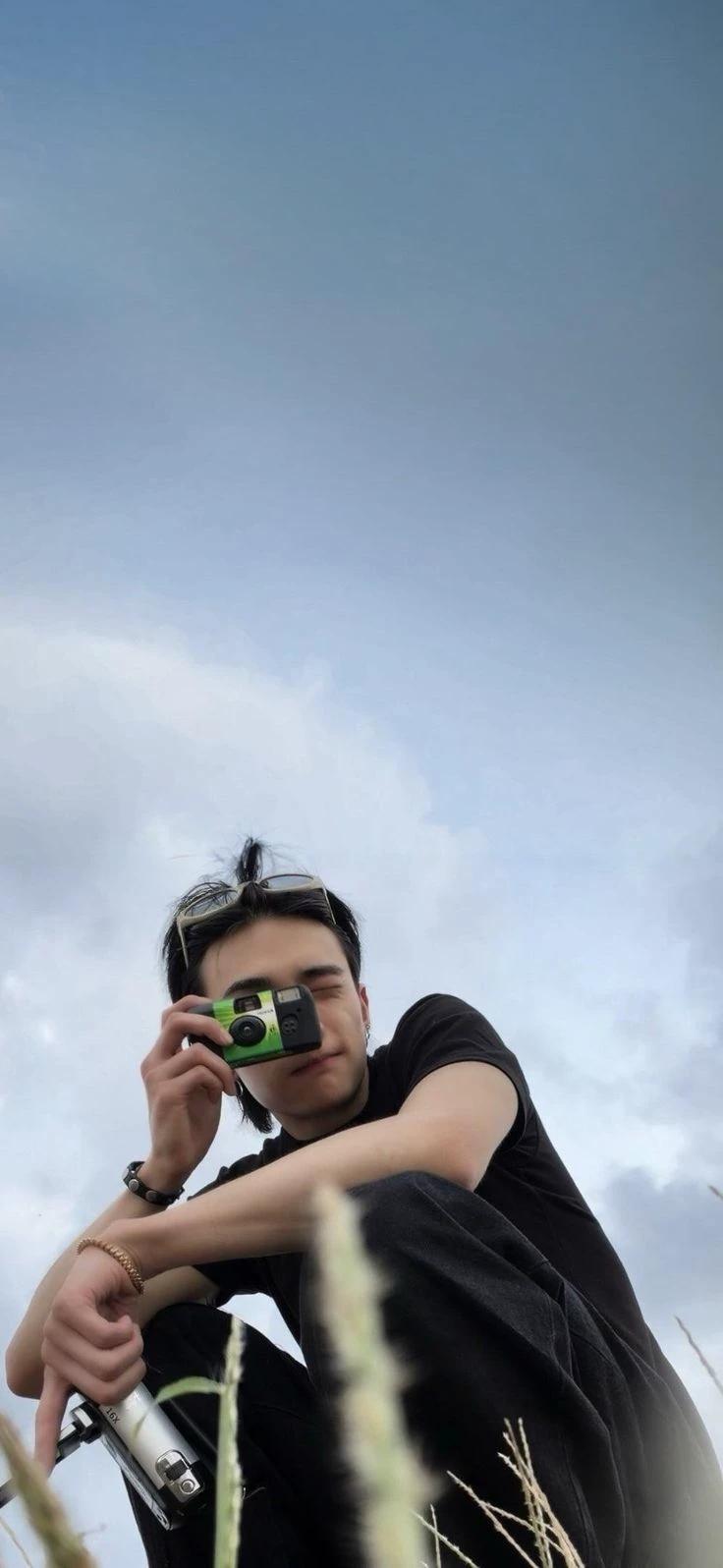 HWANG HYUNJIN thumbnail