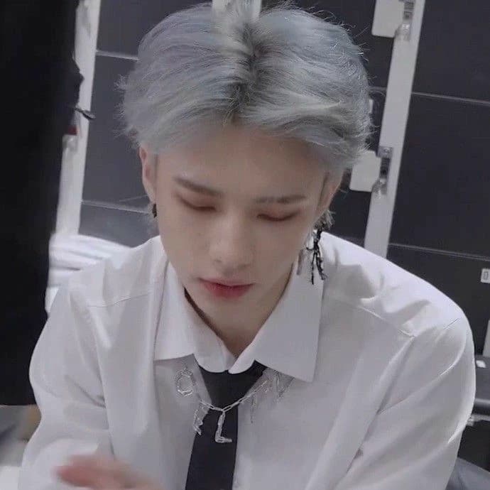 Hwang hyunjin thumbnail
