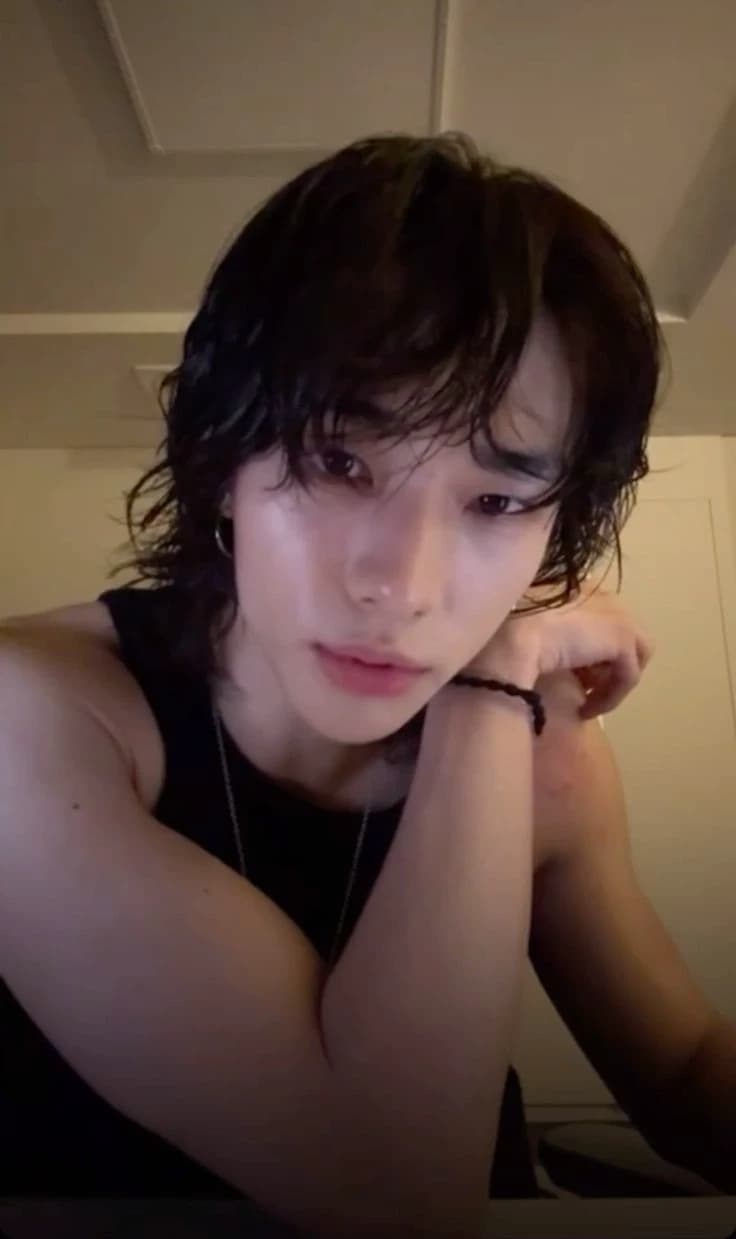 Hwang Hyunjin thumbnail