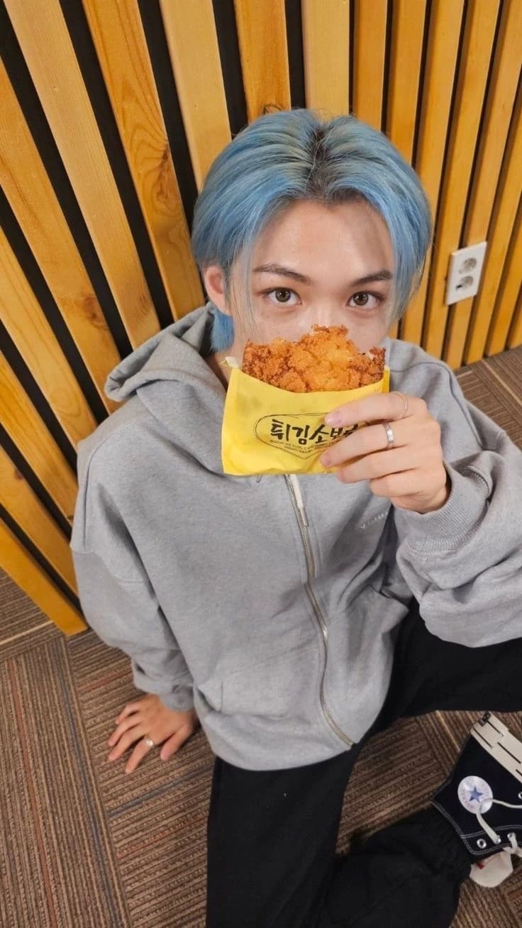 Lee felix thumbnail