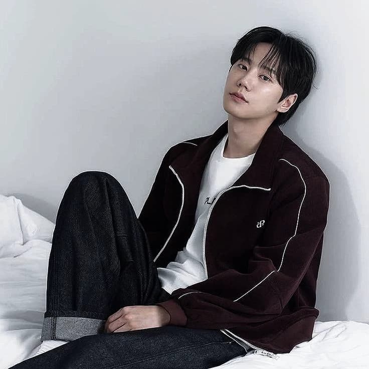 Lee Jun Young thumbnail