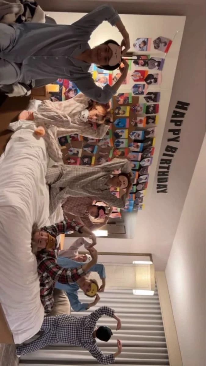 Straykids thumbnail