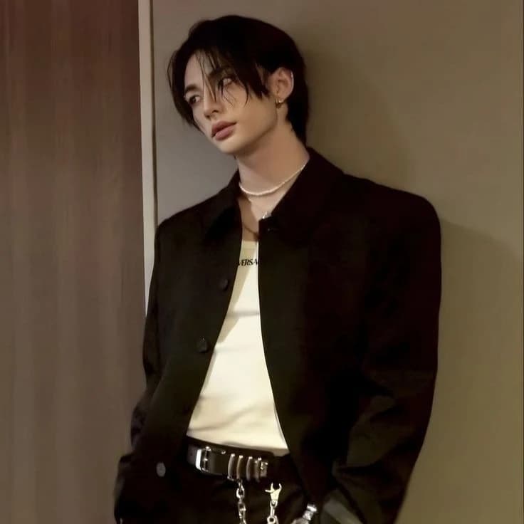 Hwang Hyunjin thumbnail