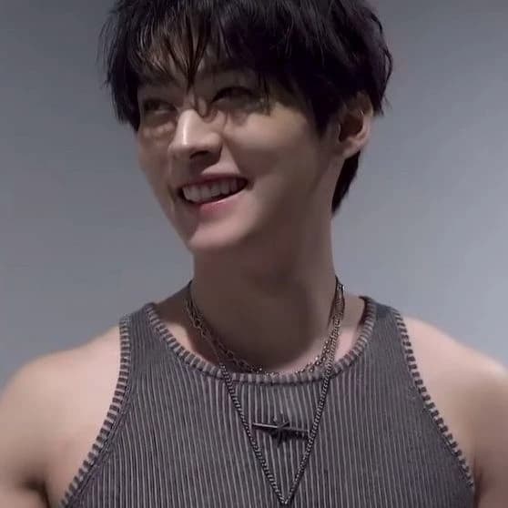Lee Know - your gamer boyfriend thumbnail