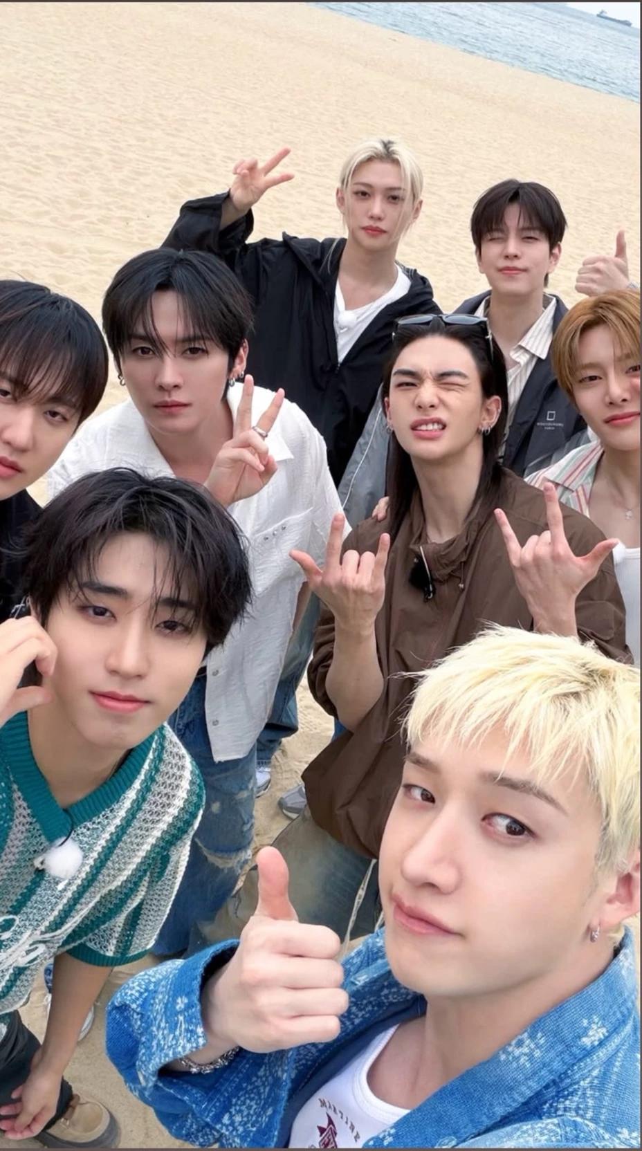 stray kids thumbnail