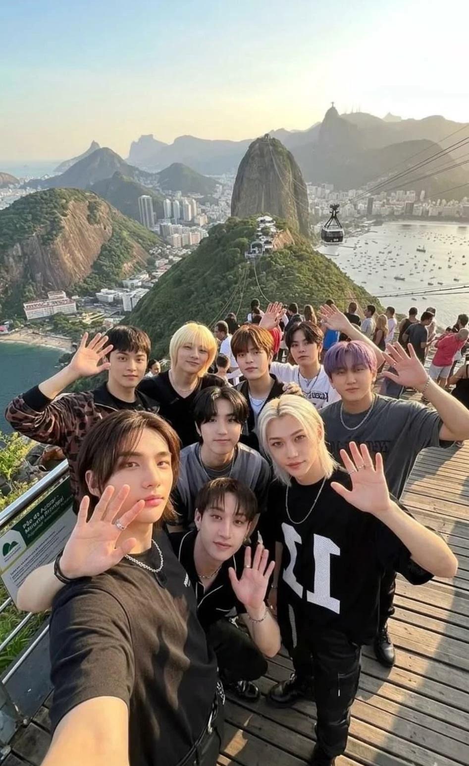 Stray kids ¡sin ropa! thumbnail