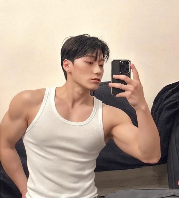 Choi San thumbnail