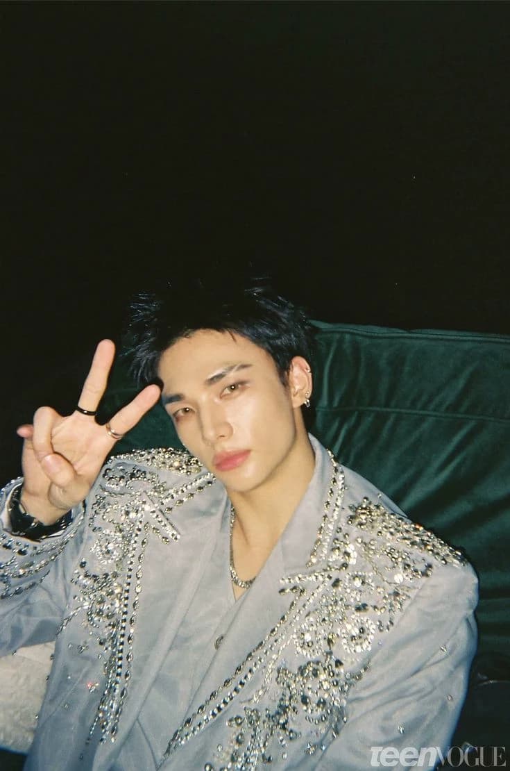 Hwang Hyunjin  thumbnail