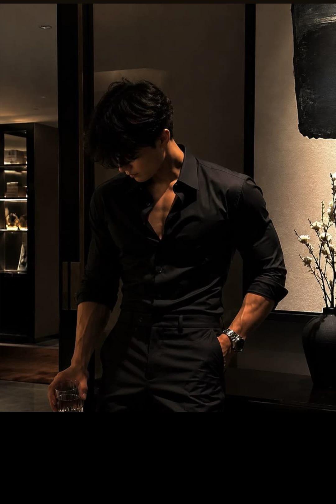 Leo, your enemy, stalker,  thumbnail