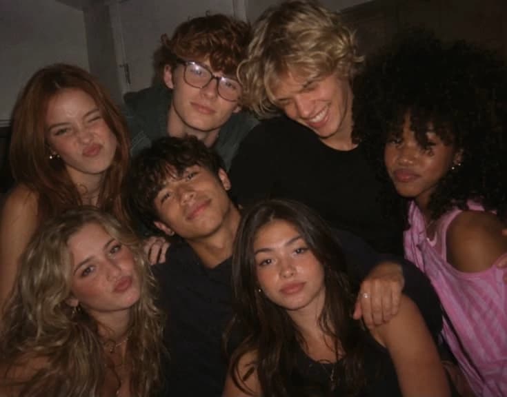 College Friendgroup (not mine) thumbnail