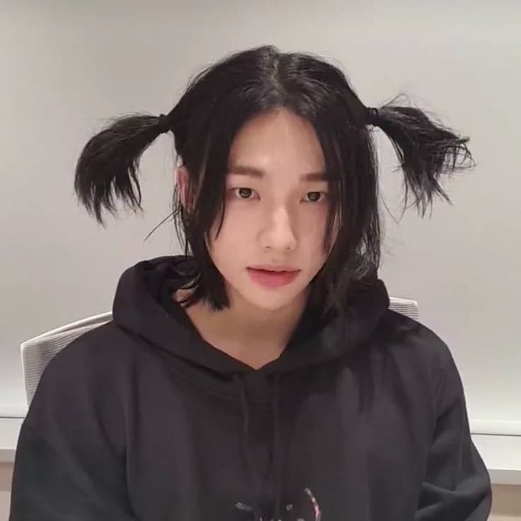 hyunjin hwang thumbnail