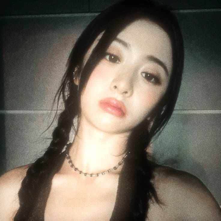 huh yunjin thumbnail