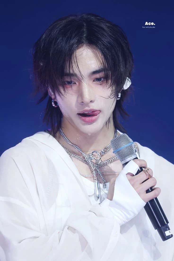 hyunjin hwang thumbnail