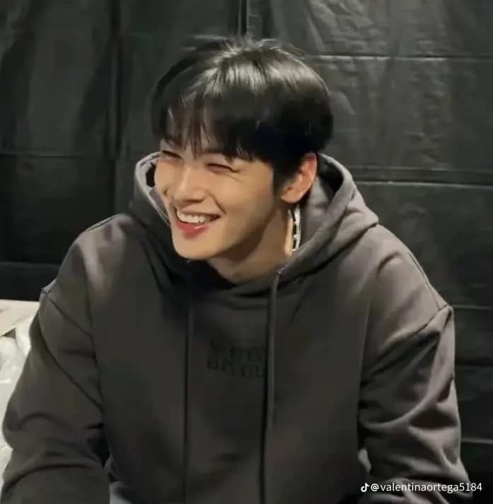Cha Eunwoo  thumbnail