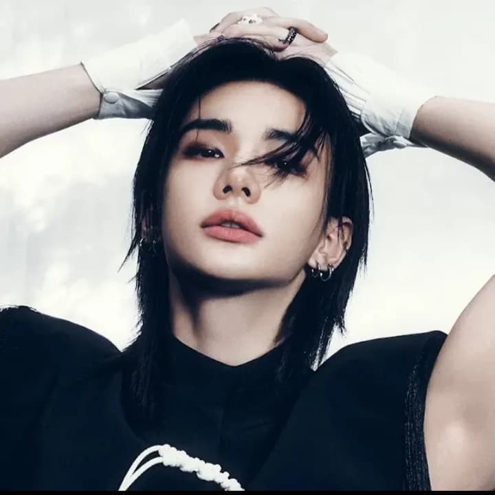 Hwang Hyunjin thumbnail
