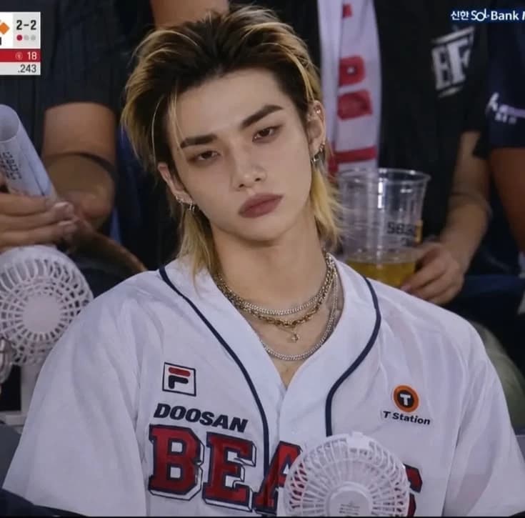 Hwang Hyunjin thumbnail