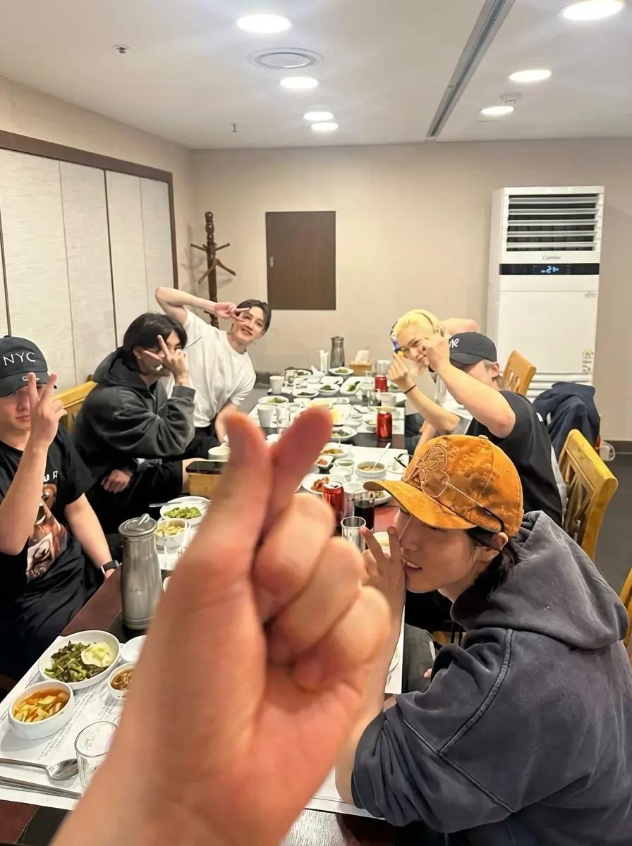 Straykids thumbnail