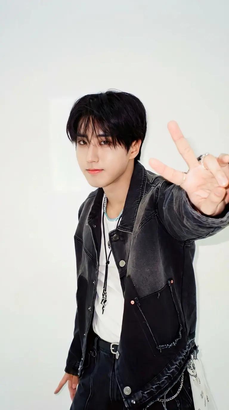 Han Jisung thumbnail