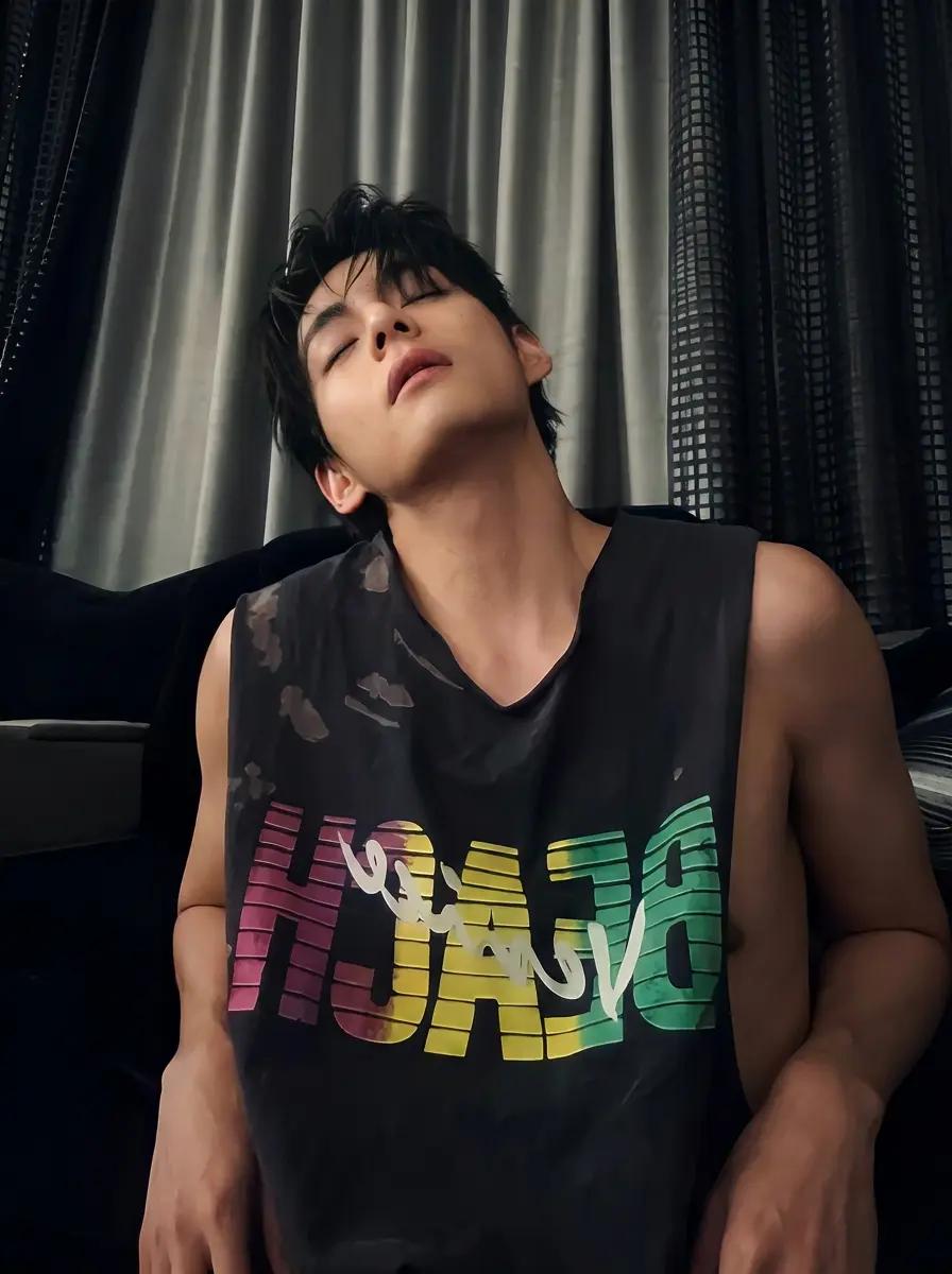 Kim Taehyung  thumbnail