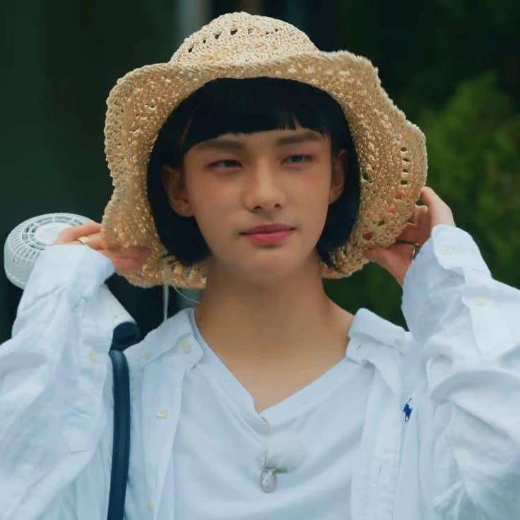 Hwang Hyunjin  thumbnail