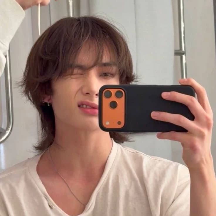 Hwang Hyunjin thumbnail