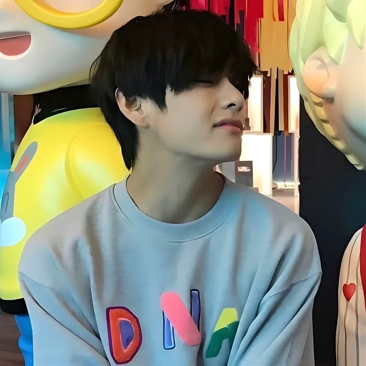 Kim Taehyung  thumbnail