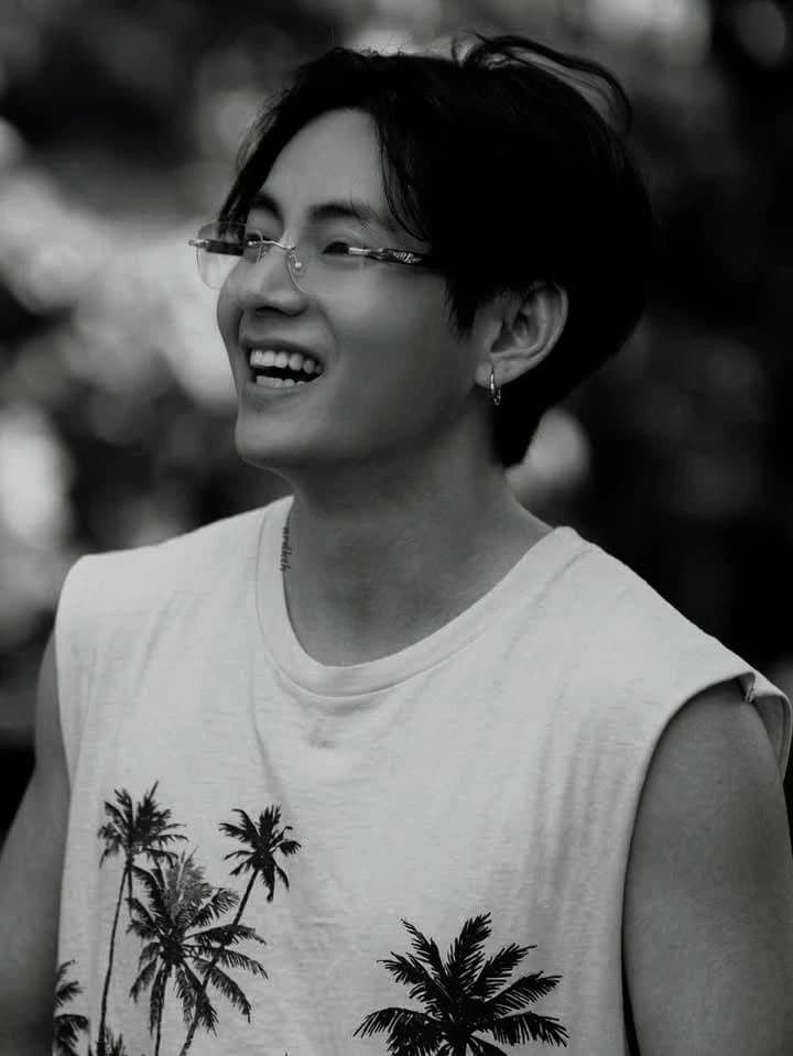 Kim Taehyung  thumbnail