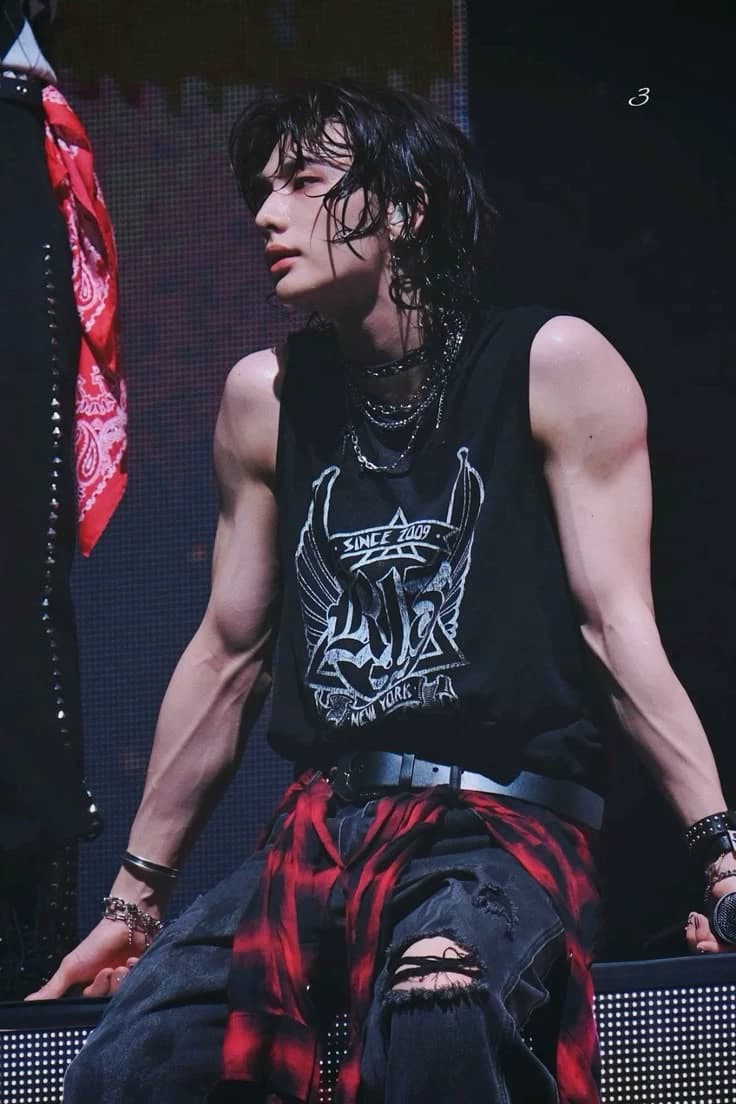hwang hyunjin thumbnail