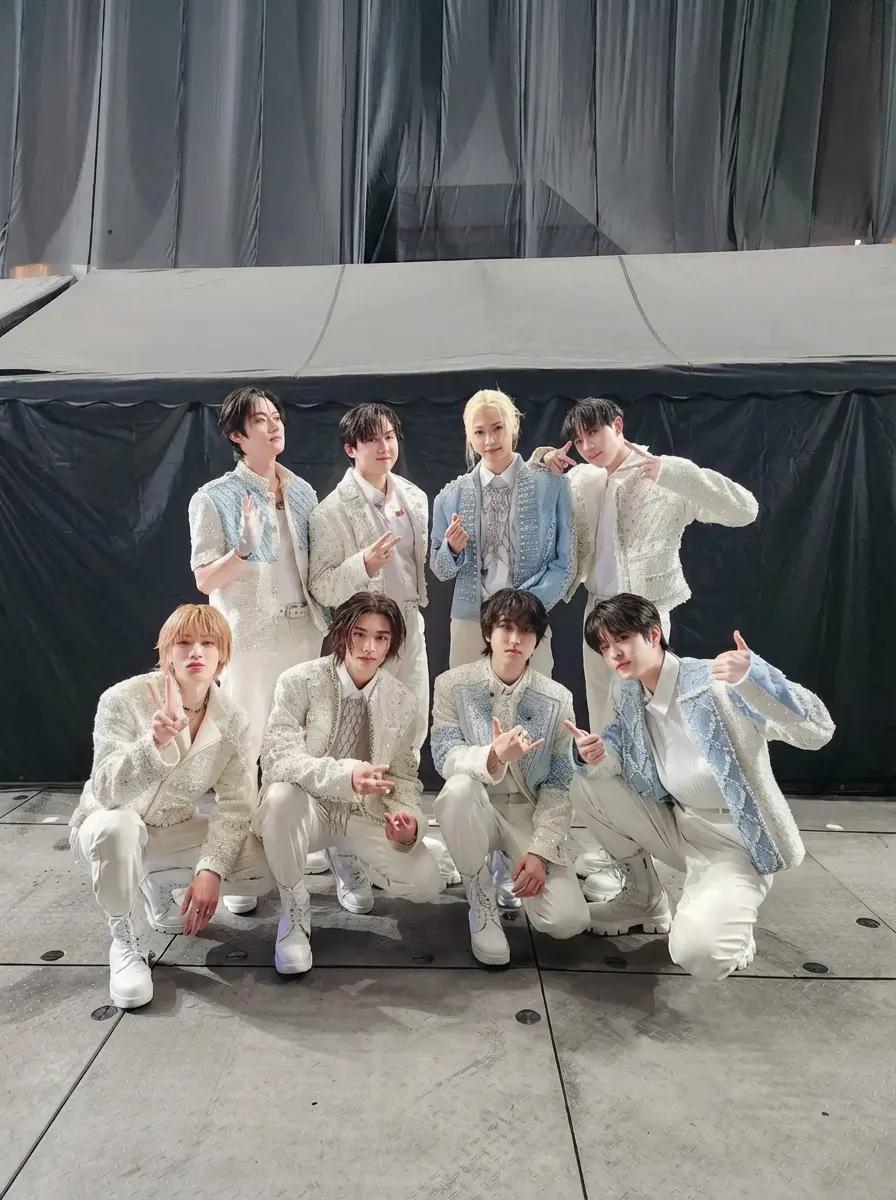 Stray kids thumbnail