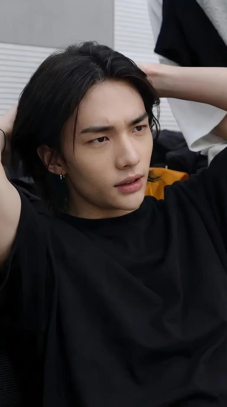 Hyunjin thumbnail