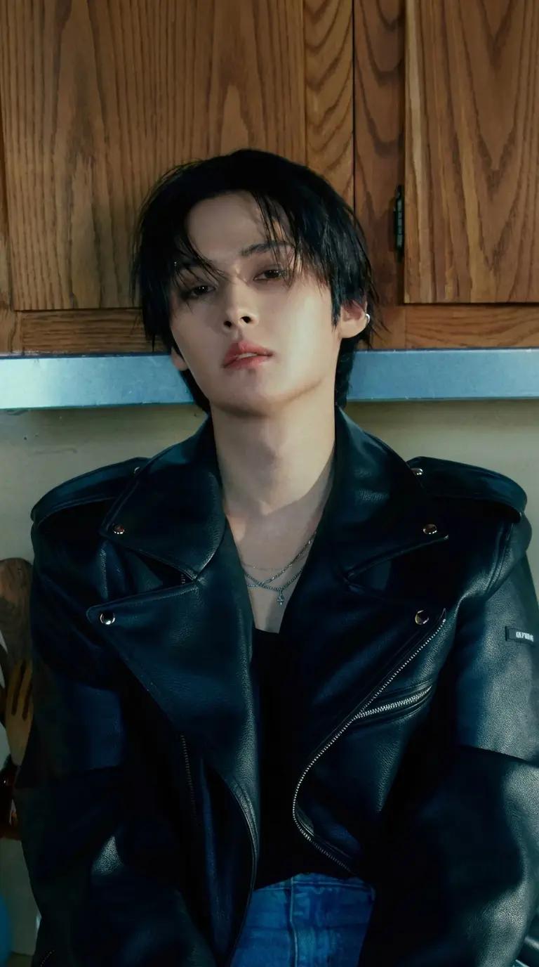 Lee Know thumbnail